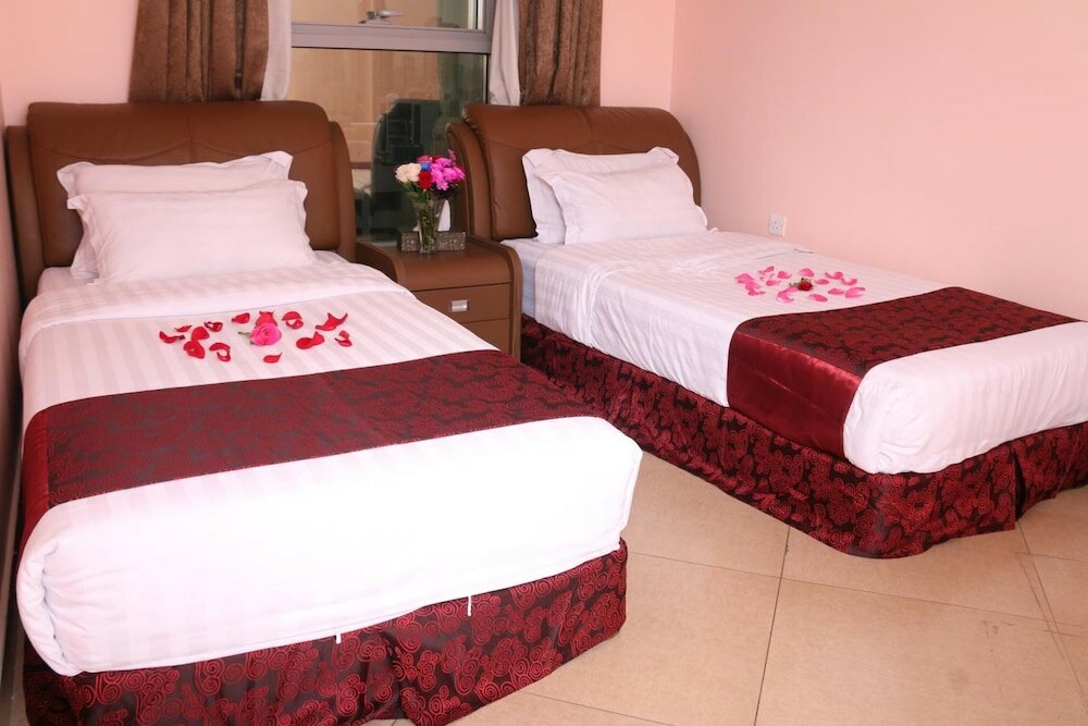 Фото Laguna Hotel Suites