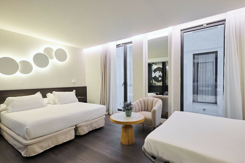 Фото Отель H10 Port Vell