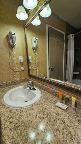 Гостиница The George Dawson Inn в Досон-Крик