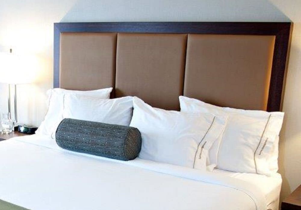 Фото Holiday Inn Express Pembroke