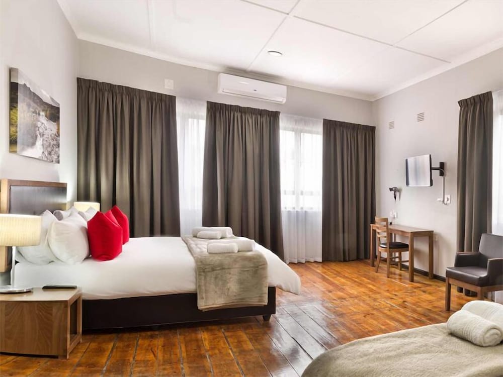 Фото Clanwilliam Hotel by Country Hotels