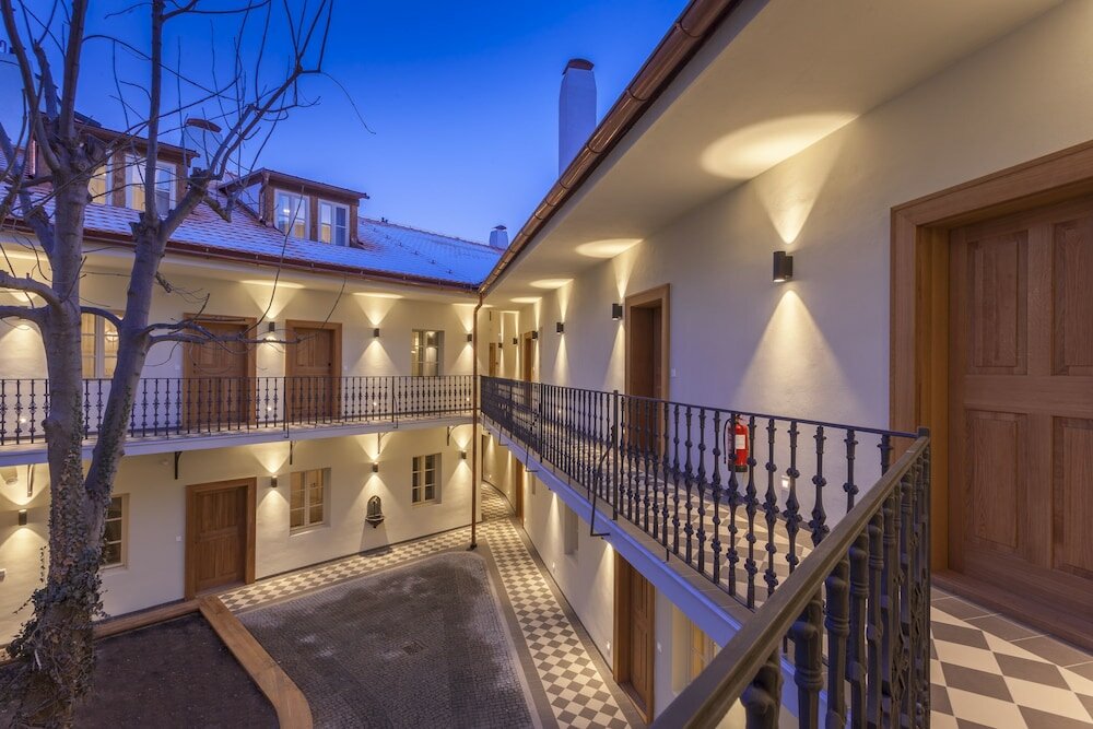 Фото Hotel At the White Lily