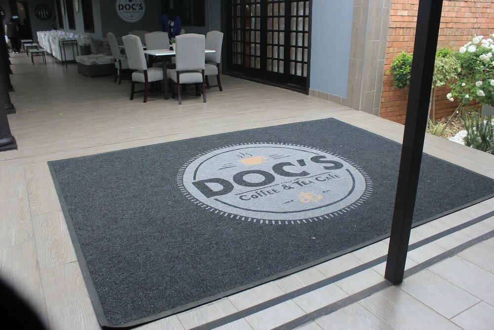 Фото The Halfway House Hotel