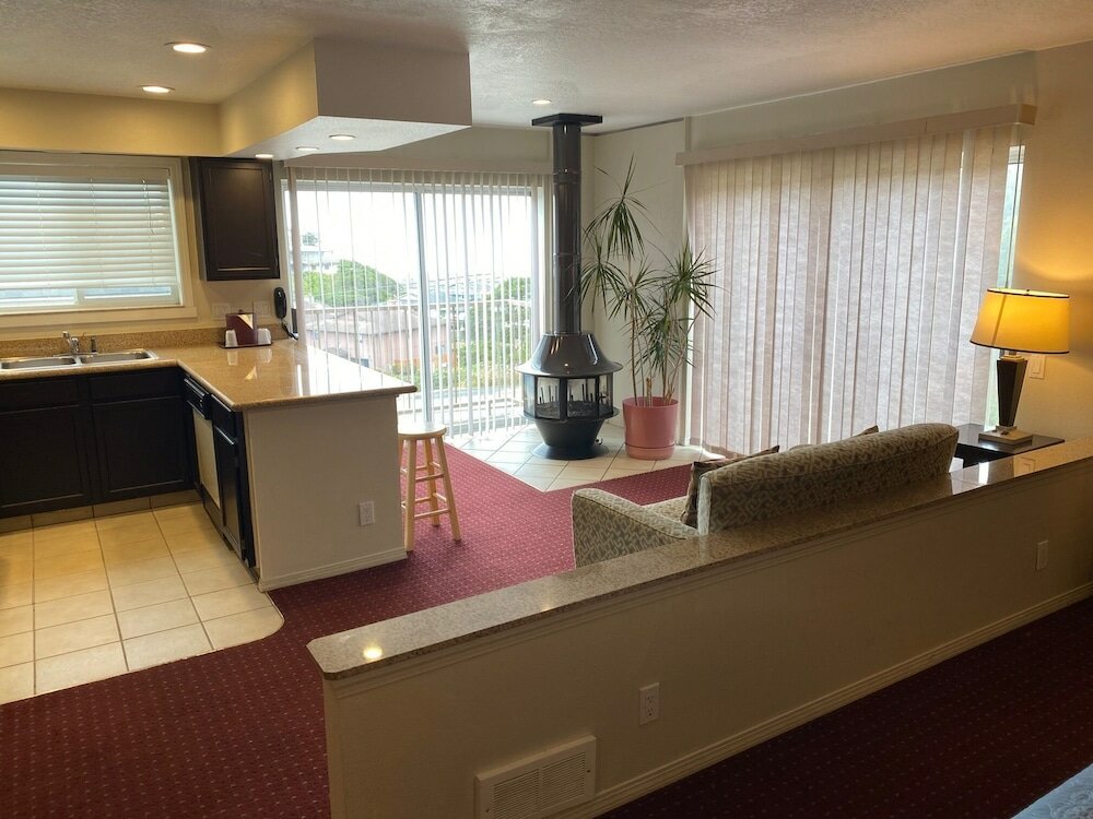 Фото Days Inn by Wyndham Newport Or