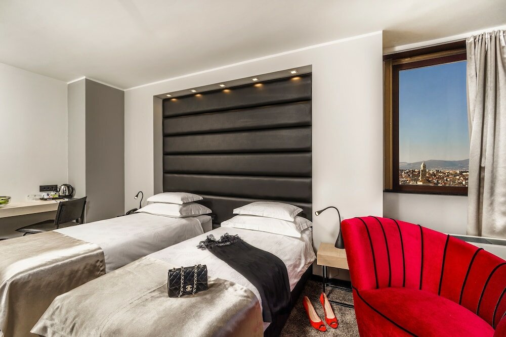 Фото The View Luxury Rooms