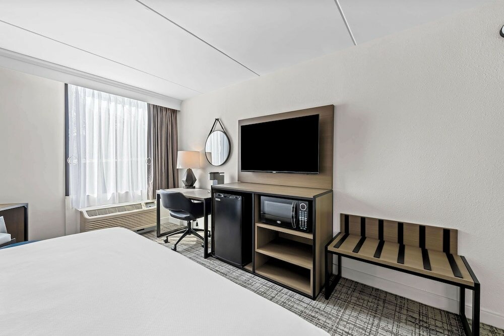 Фото Best Western Sterling Hotel & Suites