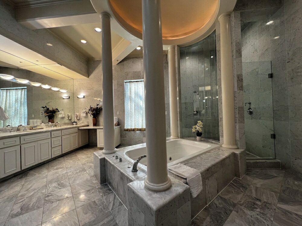 Фото The Sterling Hotel