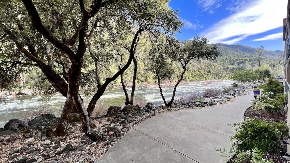 Фото Yosemite View Lodge