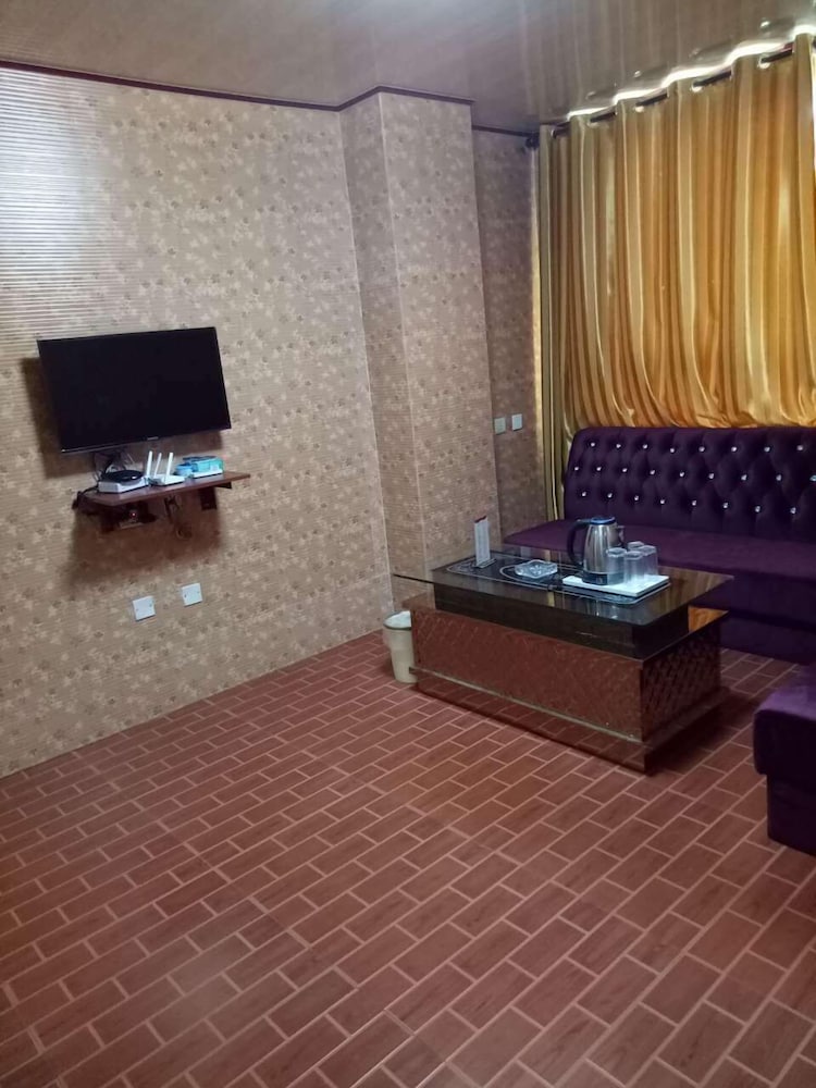 Фото Huayun Business Hotel