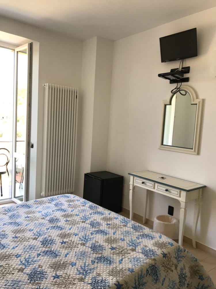 Фото Sandra Villa Rooms