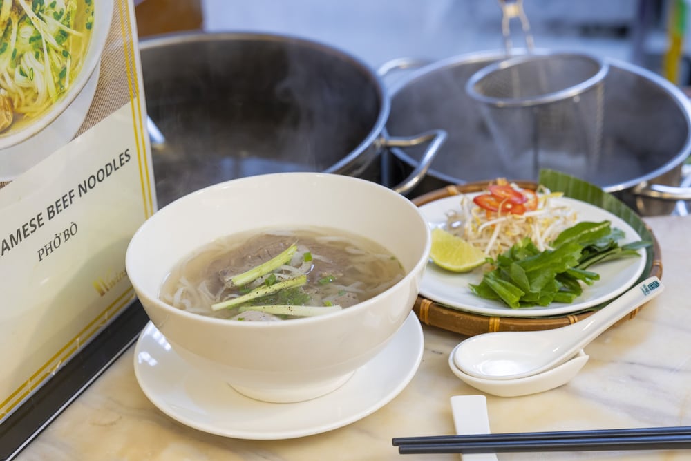 Фото Winsuites Saigon Hotel