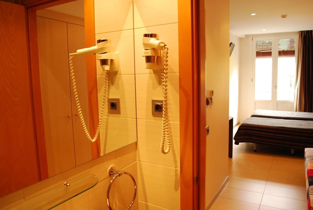 Фото Hostal Las Flores