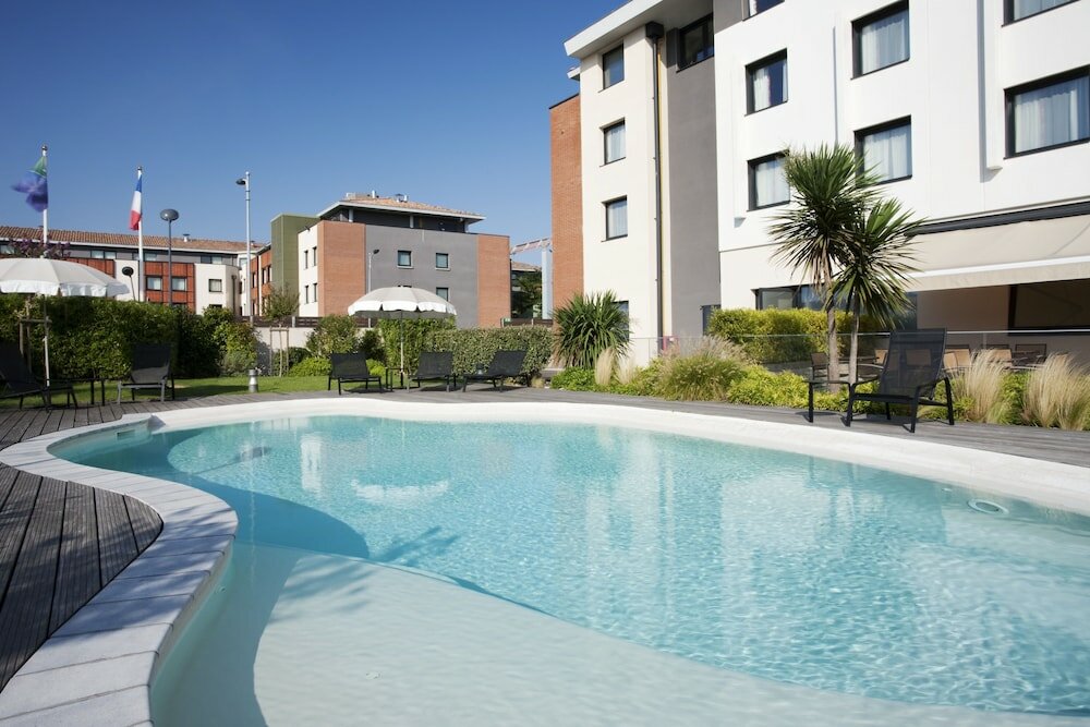 Фото Holiday Inn Express Toulouse Airport