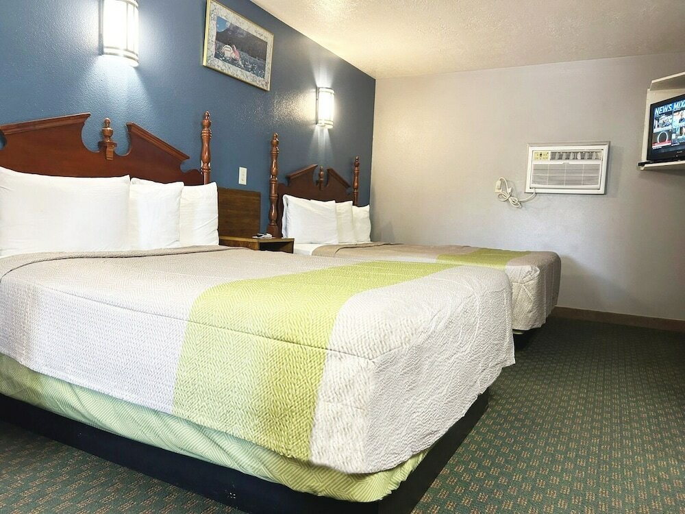 Фото Coronada Inn and Suites