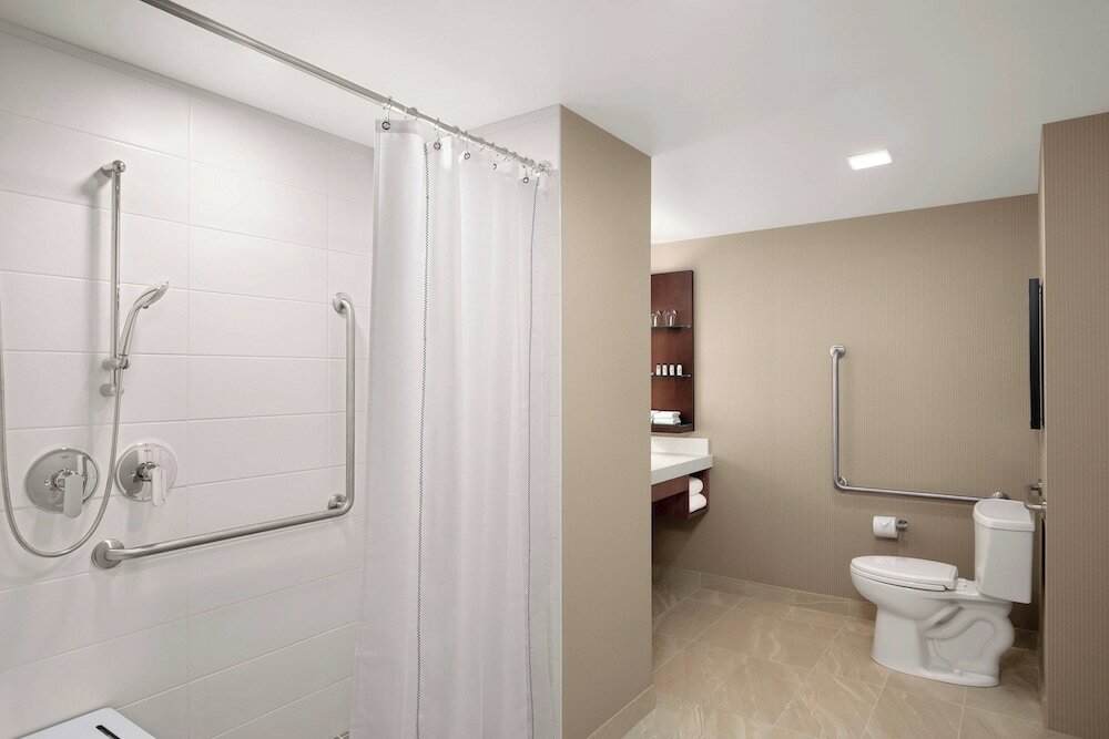 Фото Delta Hotels by Marriott Thunder Bay