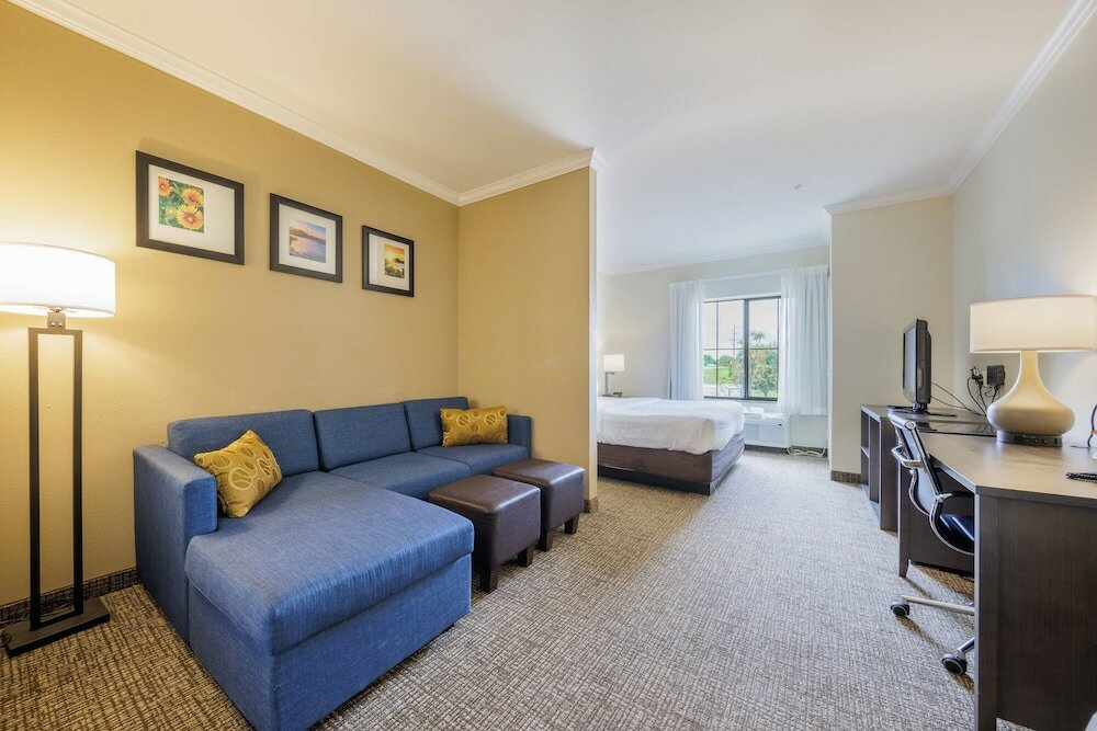 Фото Comfort Suites Lawton Near Fort Sill