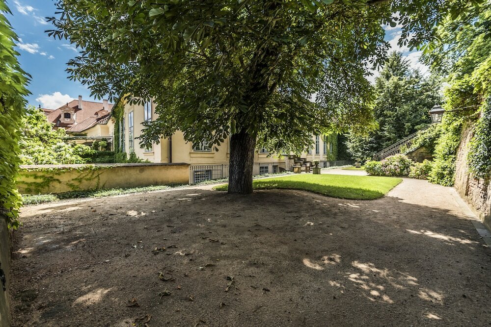 Фото Golden Well Hotel