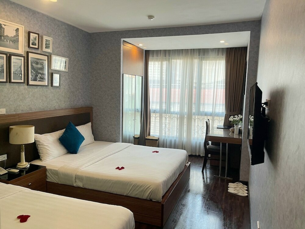 Фото Golden Moon Suite Hotel