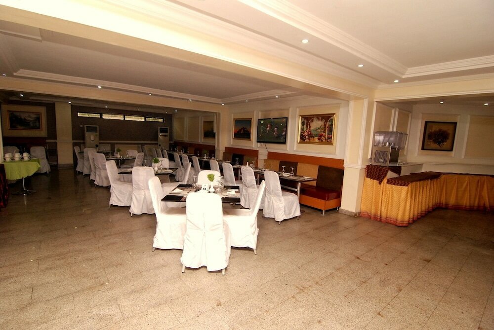 Фото Stonehedge Hotel