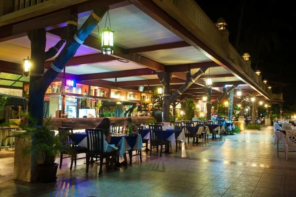 Фото Phi Phi Island Cabana Hotel