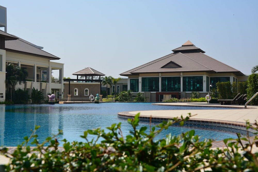 Фото Seapine Beach Golf and Resort Hua Hin