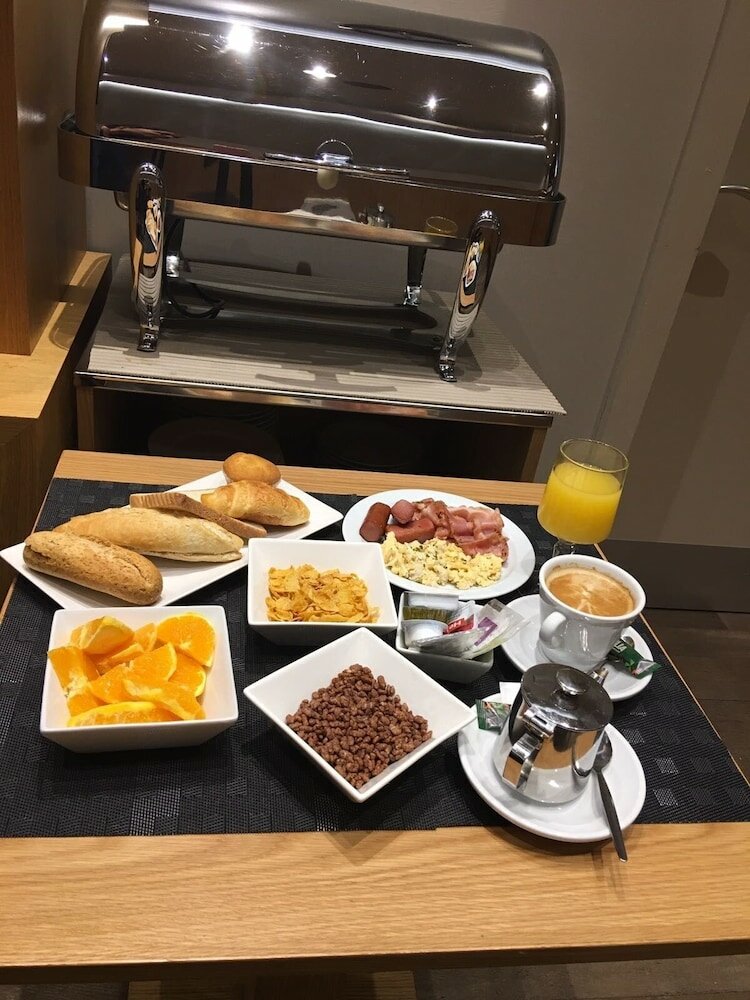 Фото Hostal Antón Martín