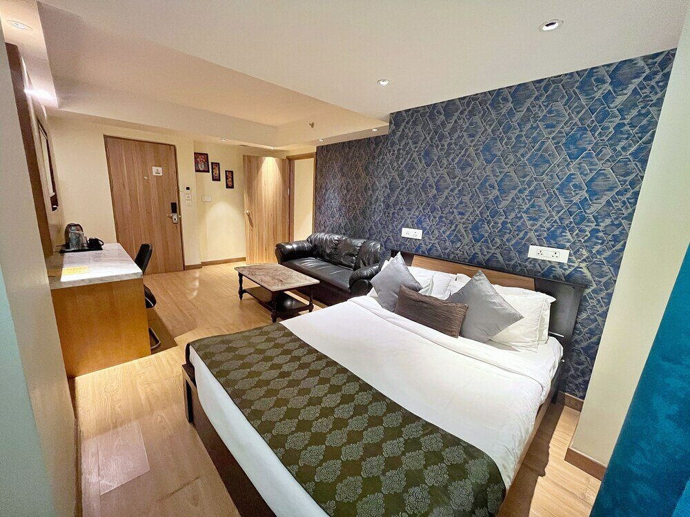 Фото The Orion Plaza