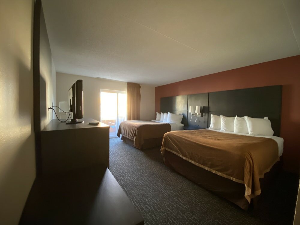 Фото Chicago Club Inn & Suites