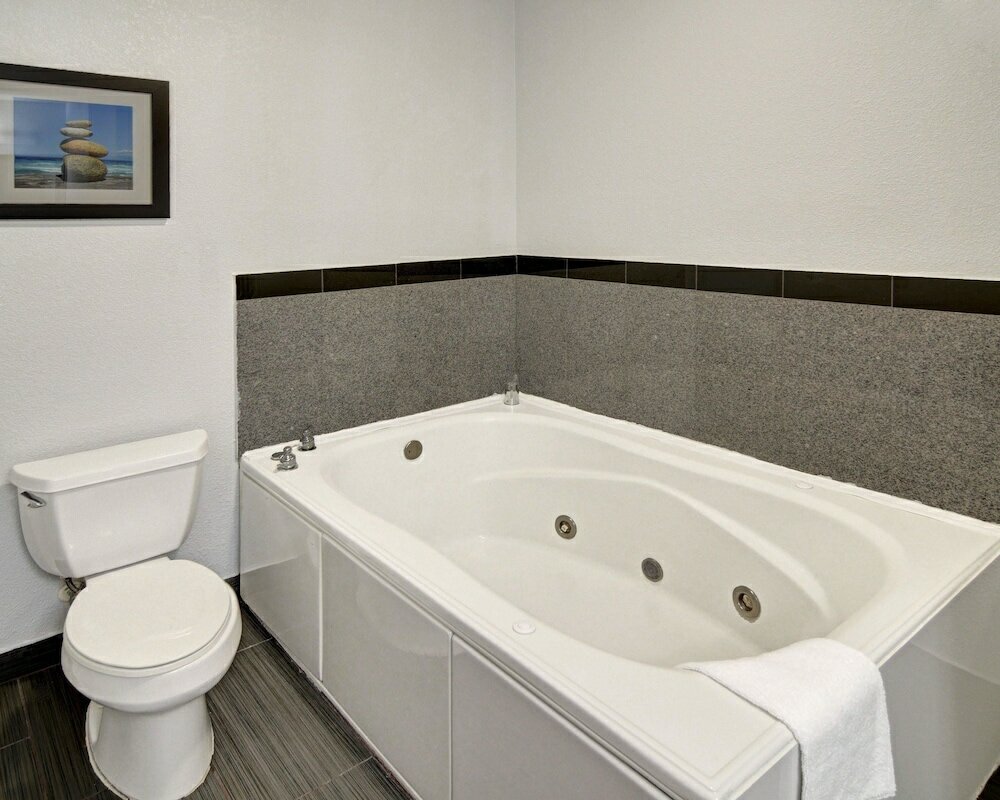 Фото Comfort Inn & Suites Beachfront