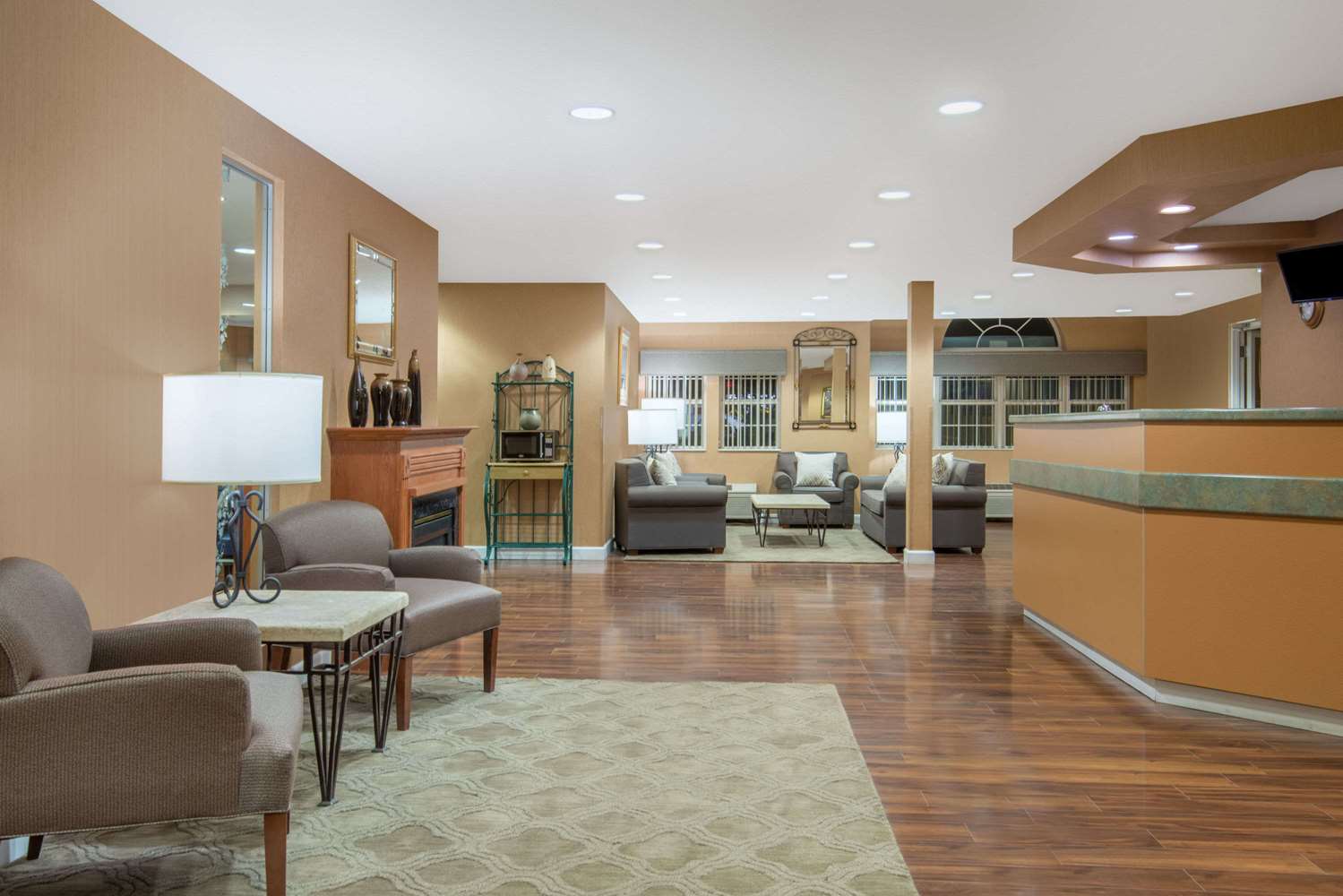 Фото Microtel Inn & Suites by Wyndham Raton