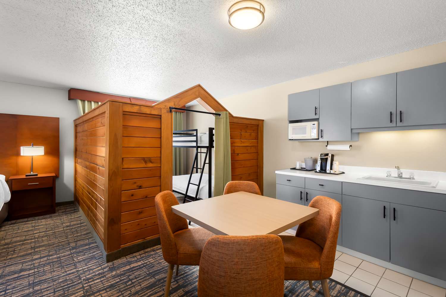 Фото SureStay Plus by Best Western Fremont I-69