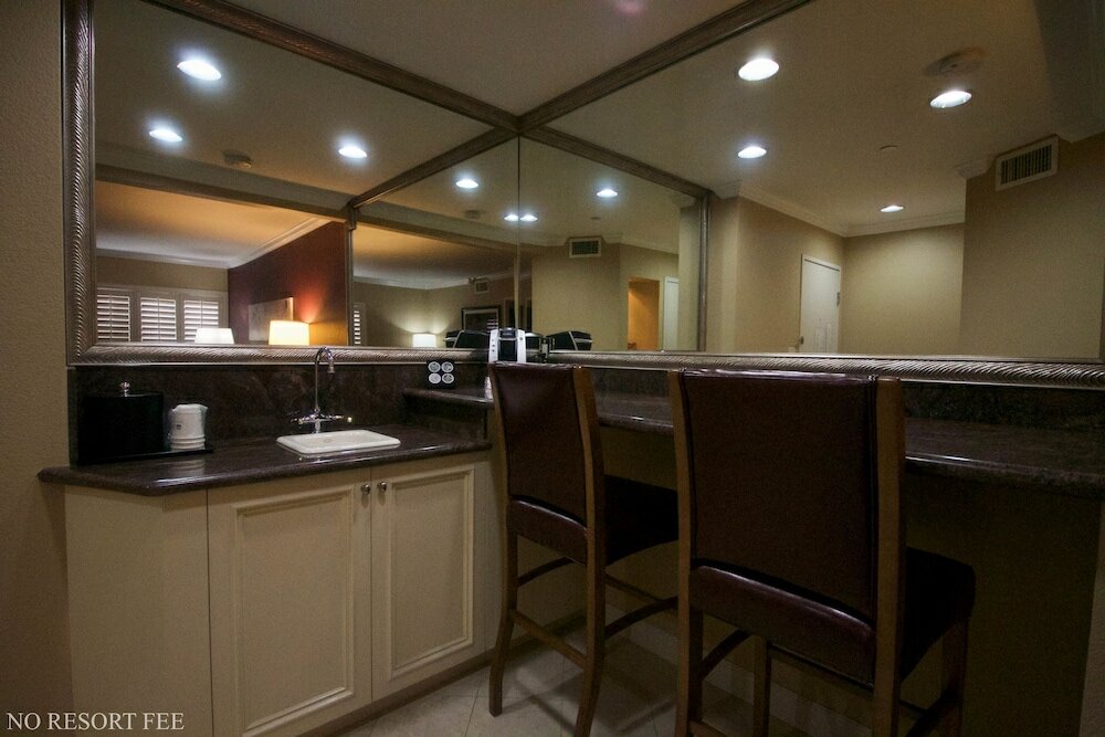 Фото Best Western Plus Casino Royale - Center Strip