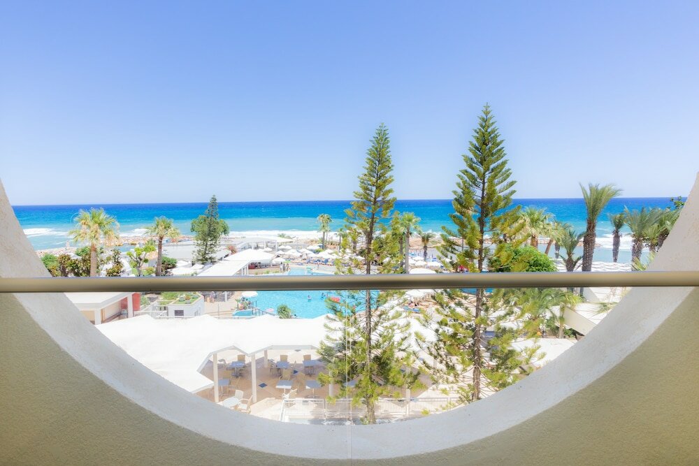 Фото Golden Coast Beach