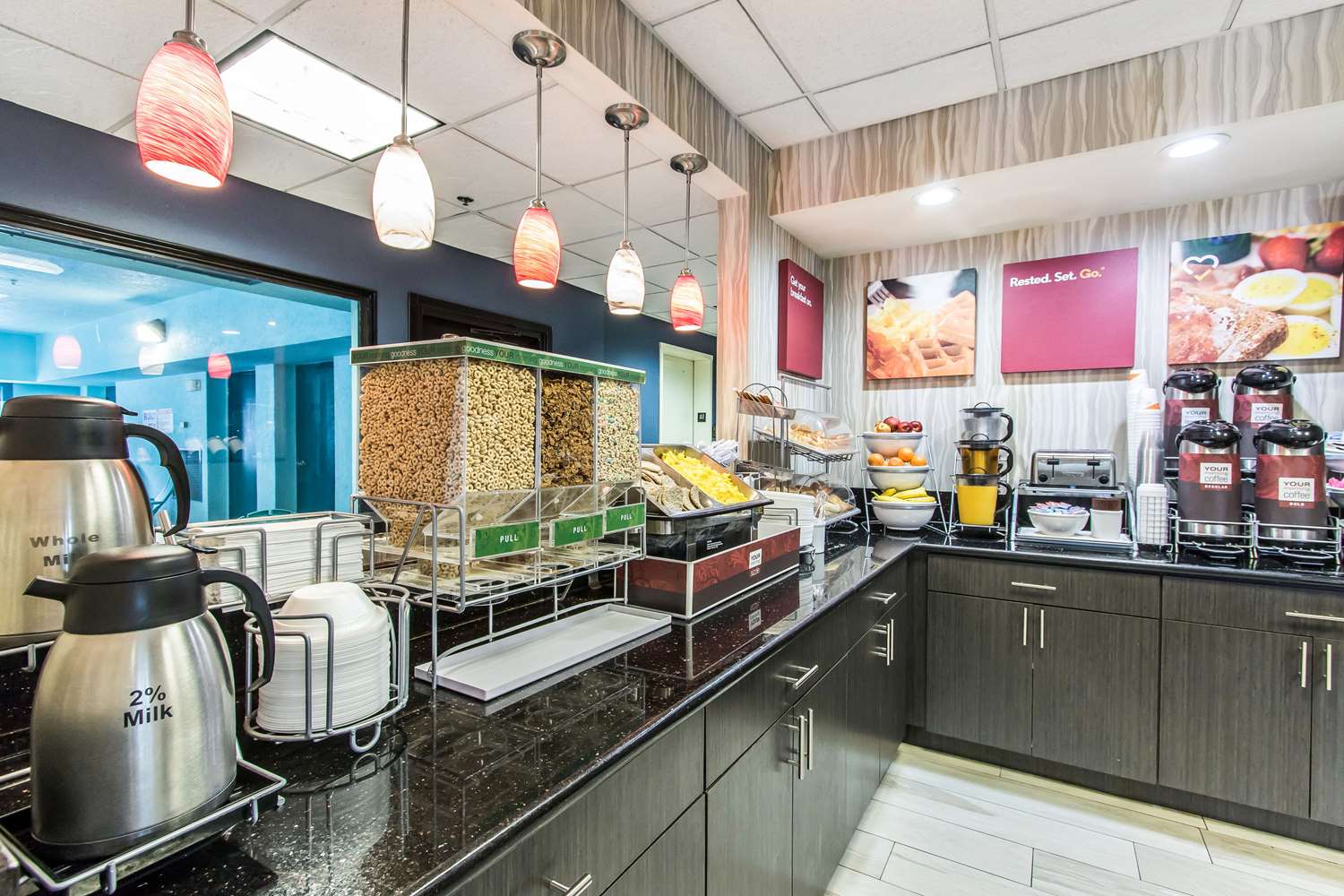 Фото Comfort Suites Fairgrounds West