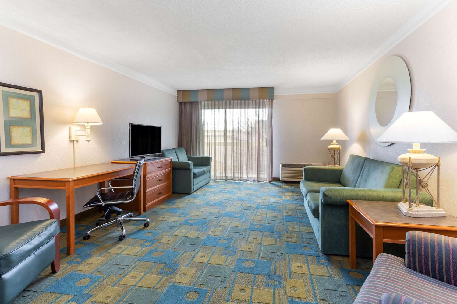 Фото La Quinta Inn & Suites by Wyndham Redding