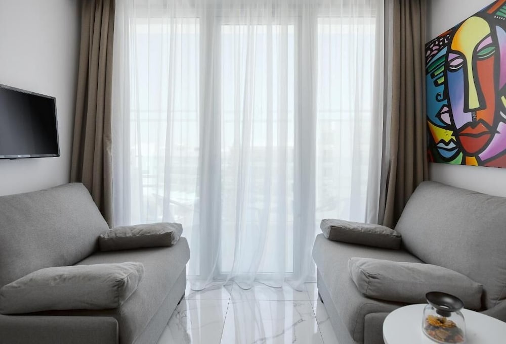 Фото The Blue Ivy Hotel and Suites