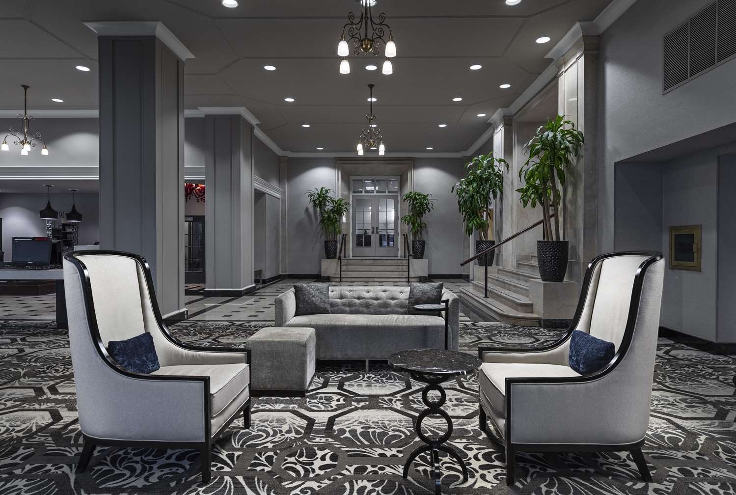 Фото Doubletree Suites by Hilton Detroit Downtown - Fort Shelby