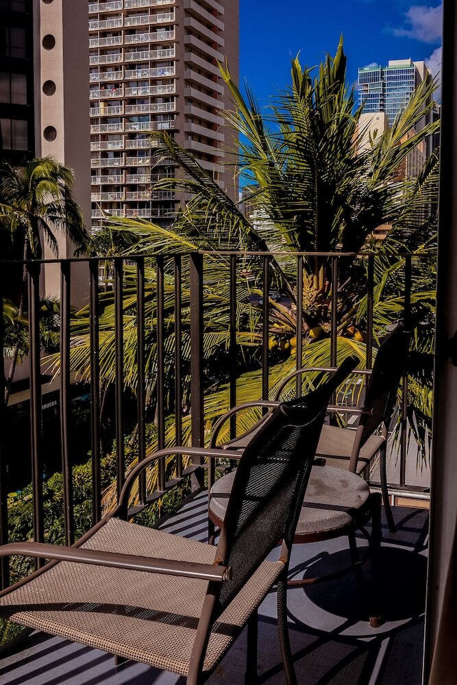 Фото Ohia Waikiki Studio Suites