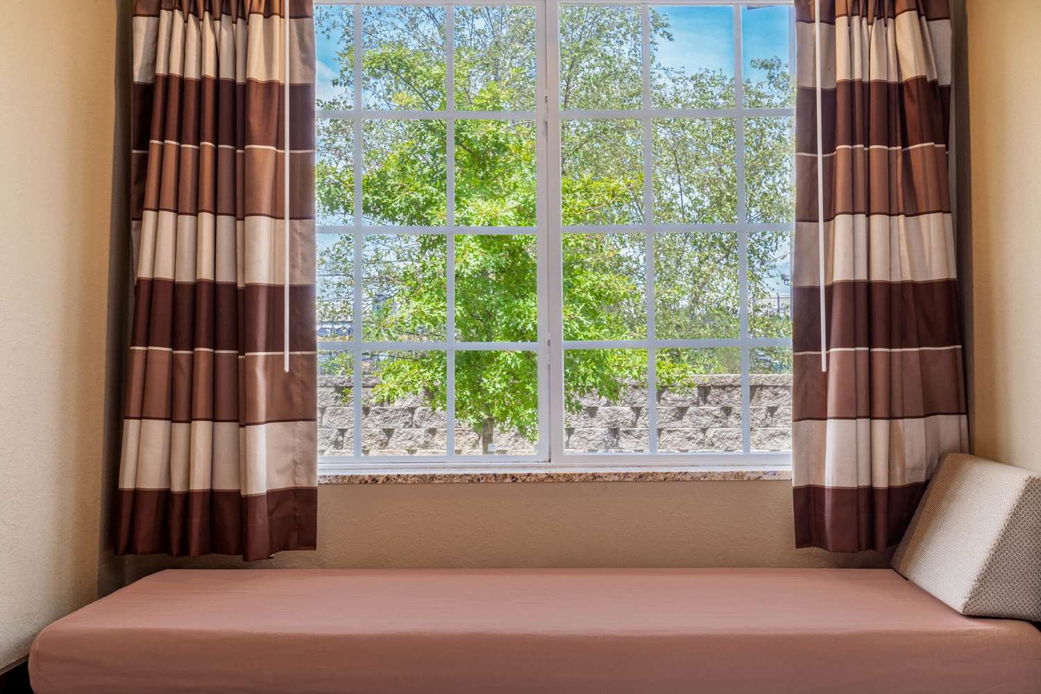 Фото Microtel Inn & Suites by Wyndham Columbia/At Fort Jackson