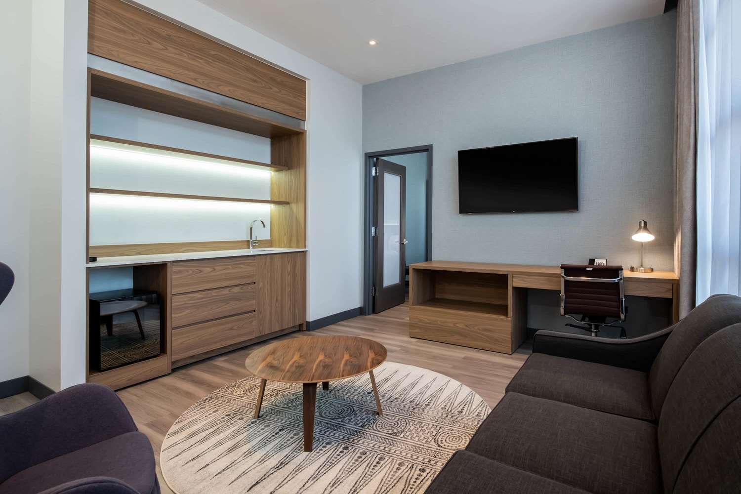 Фото Wingate by Wyndham Long Island City