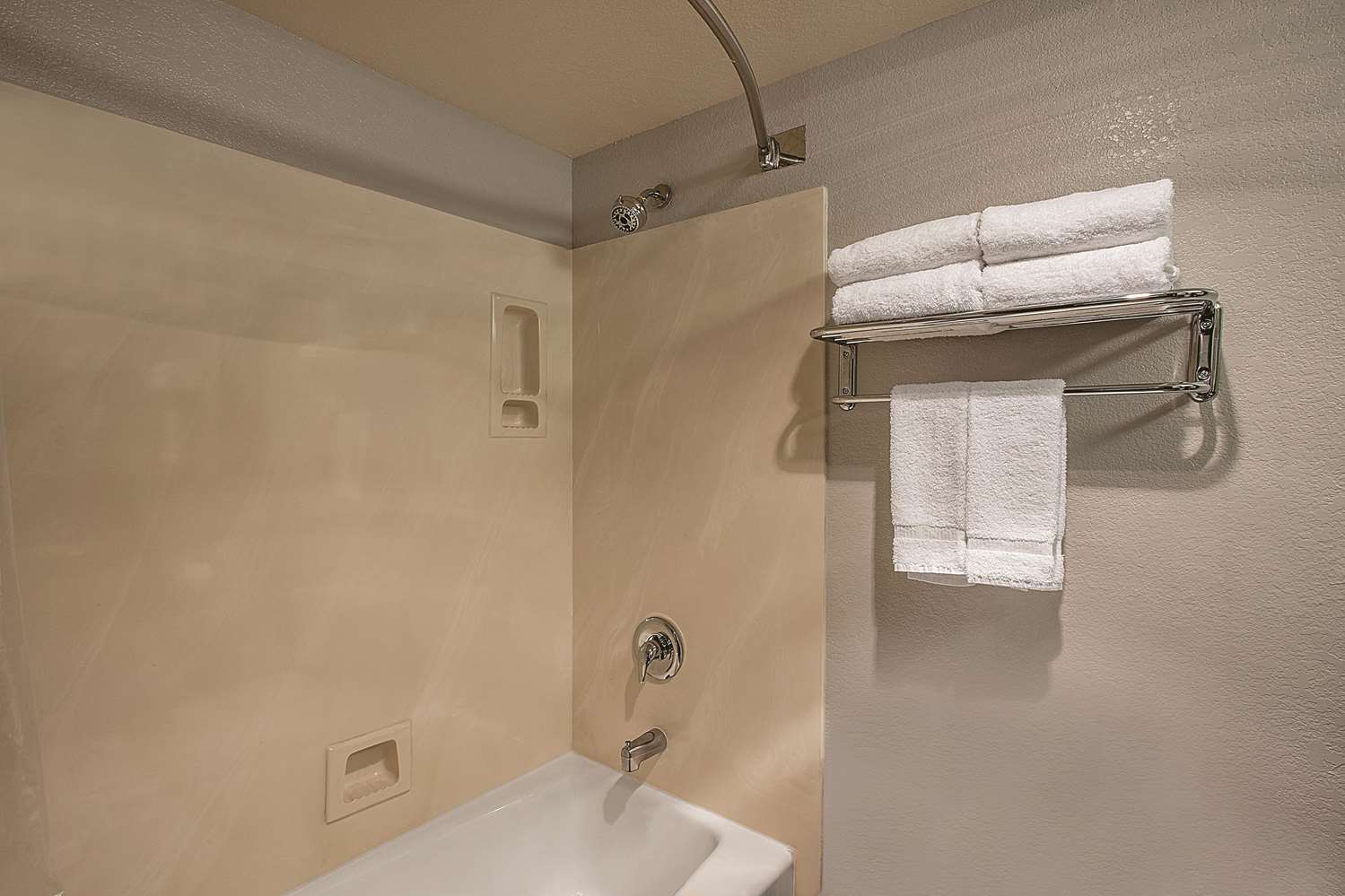 Фото La Quinta Inn & Suites by Wyndham Davis