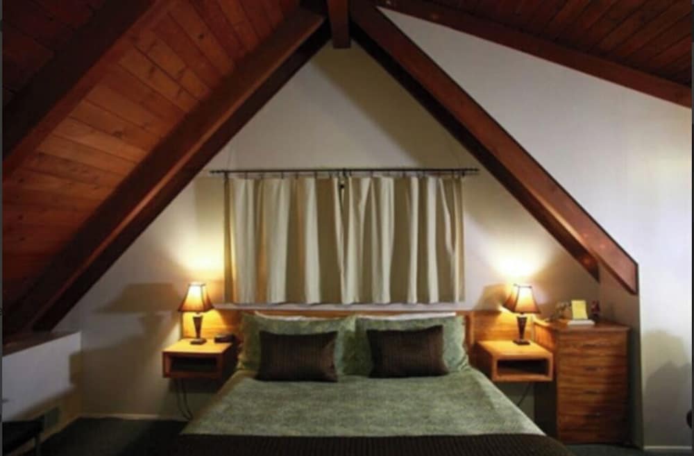 Фото Sleepy Hollow Cabins and Hotel