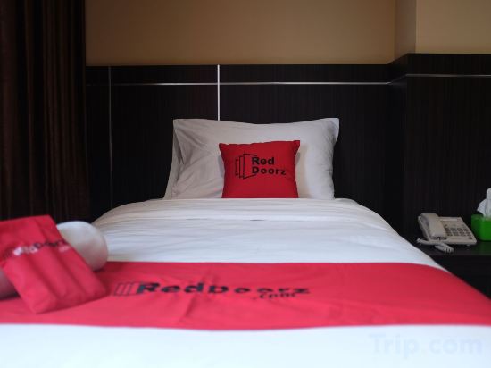 Фото RedDoorz Plus @ Thamrin