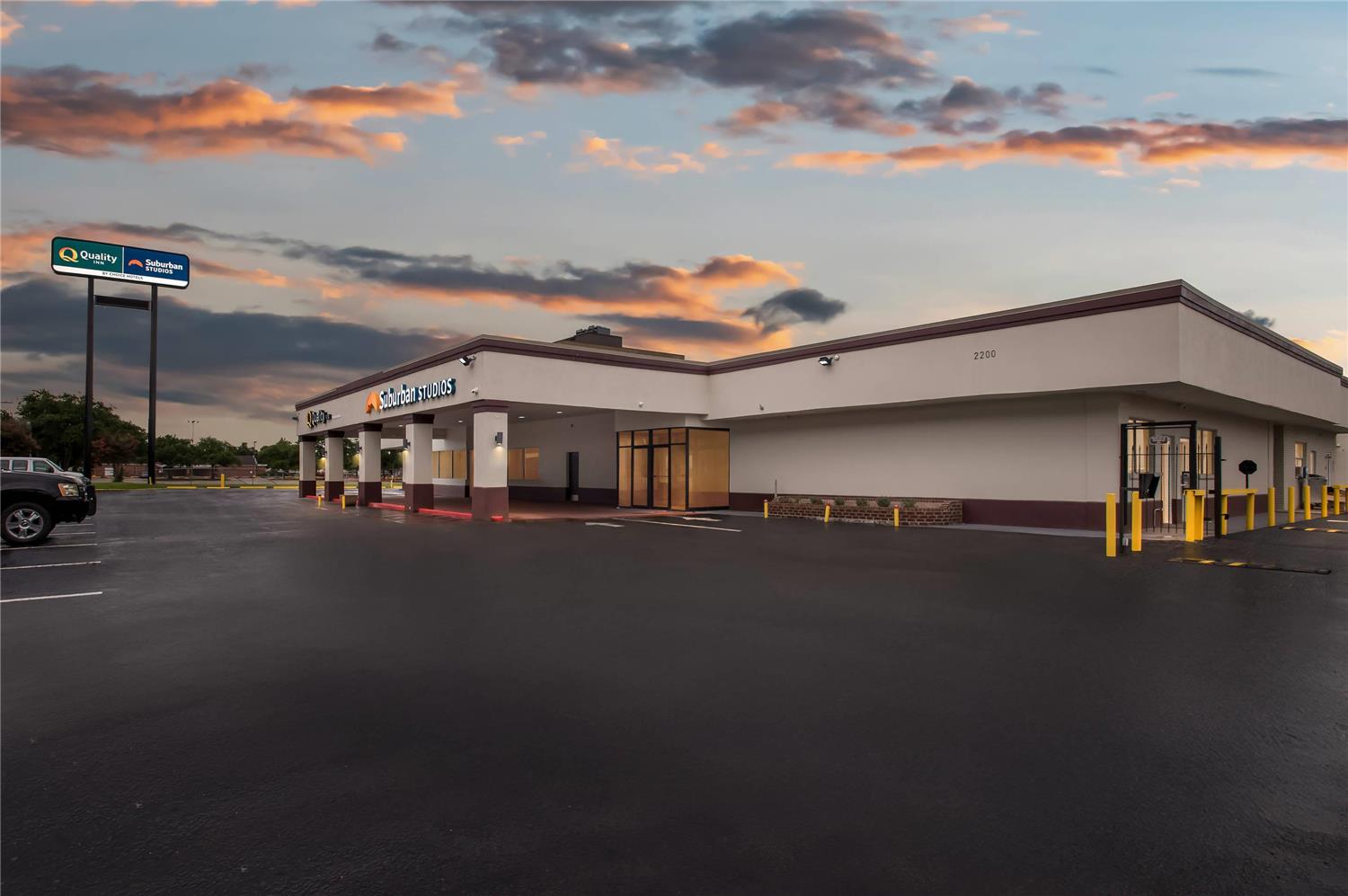 Фото Travelodge by Wyndham New Orleans West Harvey Hotel