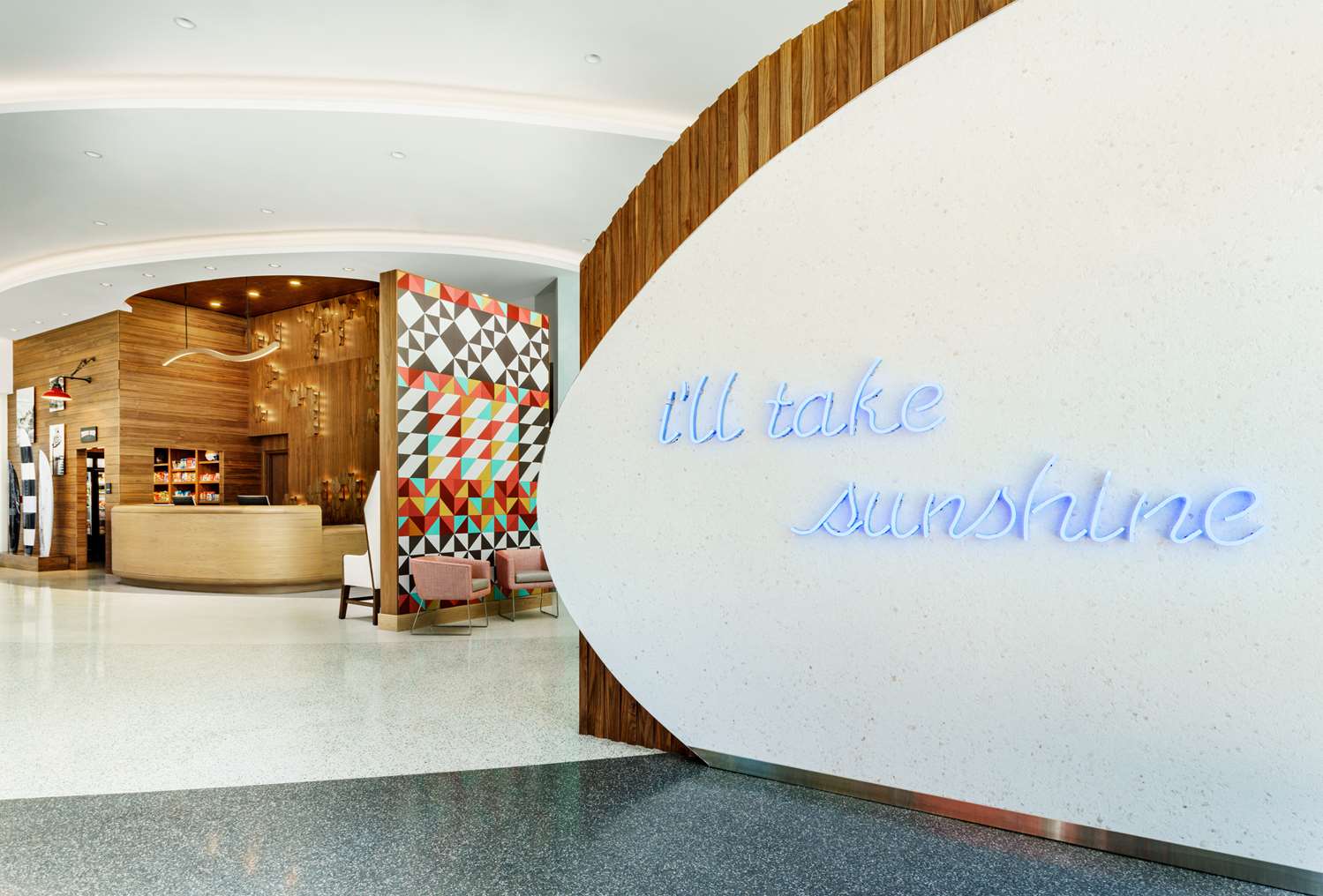 Фото Hampton Inn & Suites Santa Monica