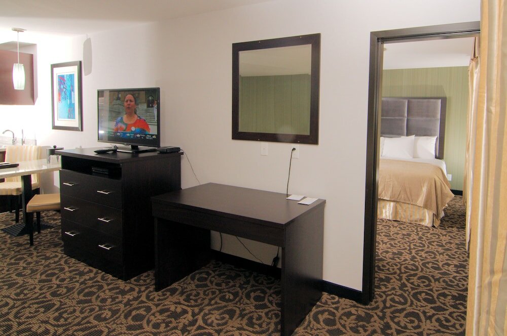 Фото Paradise Inn and Suites - Redwater