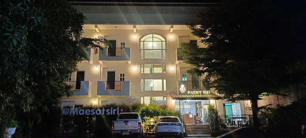 Фото Maesot Siri Hotel