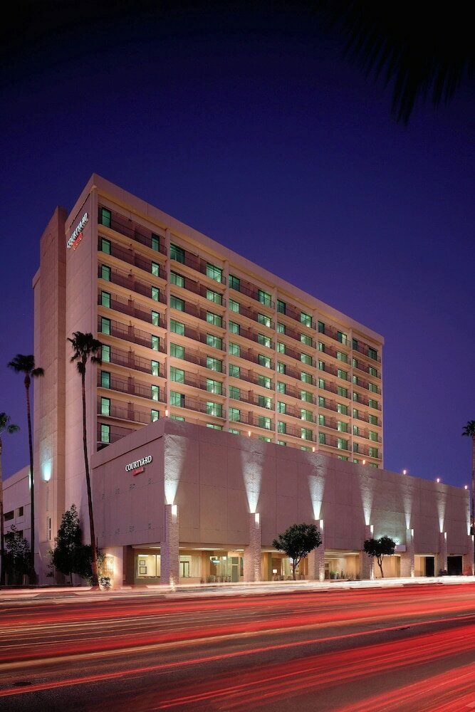 Фото Courtyard by Marriott Los Angeles - Sherman Oaks