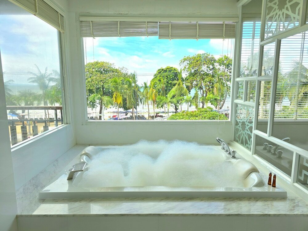 Фото Welcome World Beachfront Resort