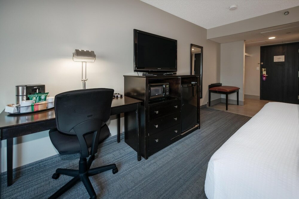 Фото Nisku Inn And Conference Centre